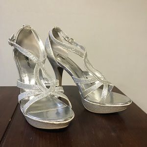 Fioni Night SILVER strappy high heels